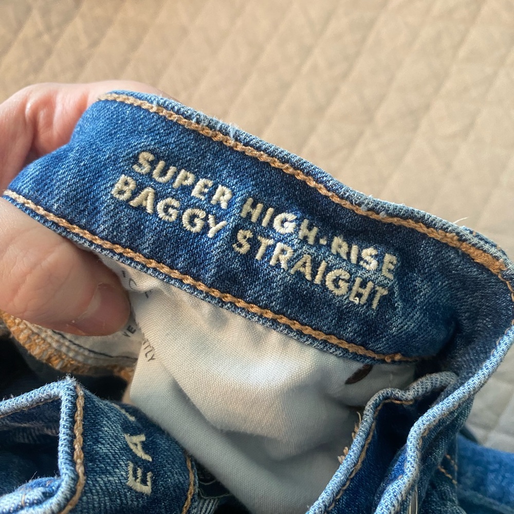 American Eagle Distressed Baggy Jeans - Picture 2 of 4